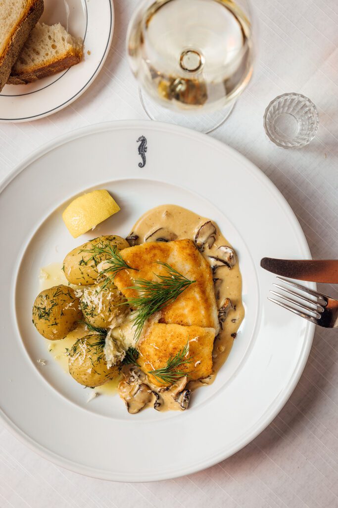 Kuhaa a la Mannerheim Ravintola Sea Horsessa Helsingissä