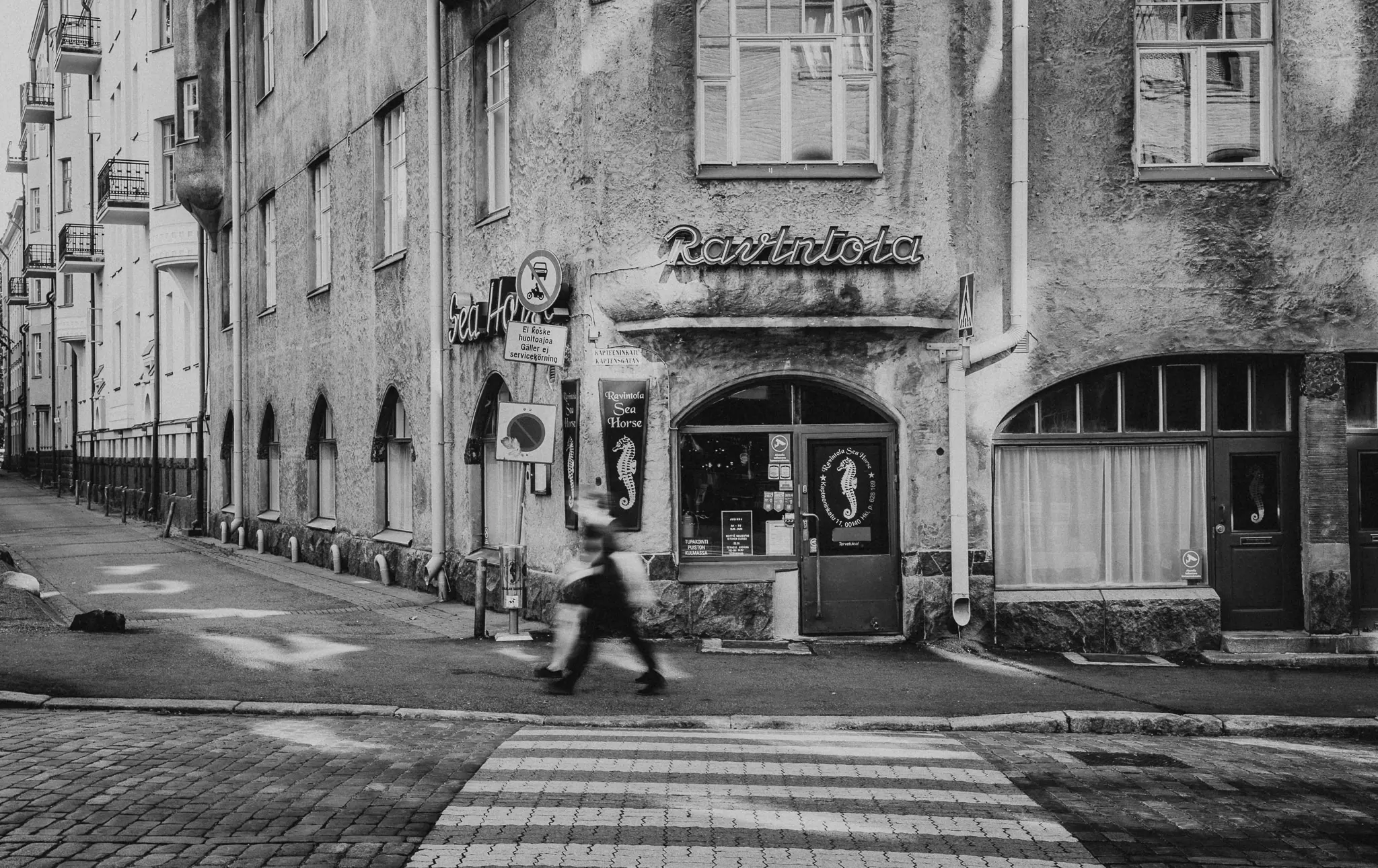 Ravintola Sea Horsen historiallinen julkisivu Kapteeninkadulla Ullanlinnassa.